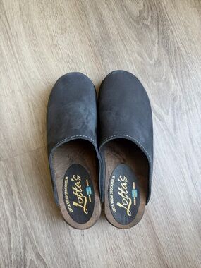 Lotta From Stockholm Men's Slip-On Clogs in Black Brown